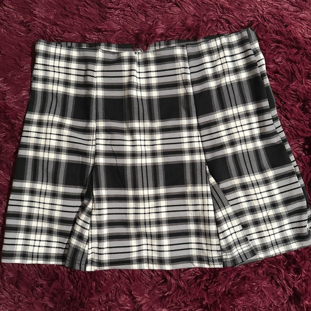 2 Piece Plaid Cropped Skirt Set - Picture 2 of 3